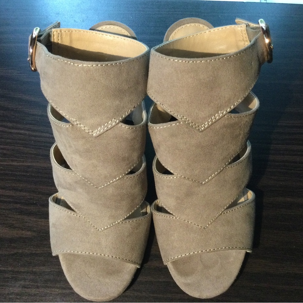 Lauren Conrad peep toe faux suede high heel Sandals. Taupe/Rose Gold.